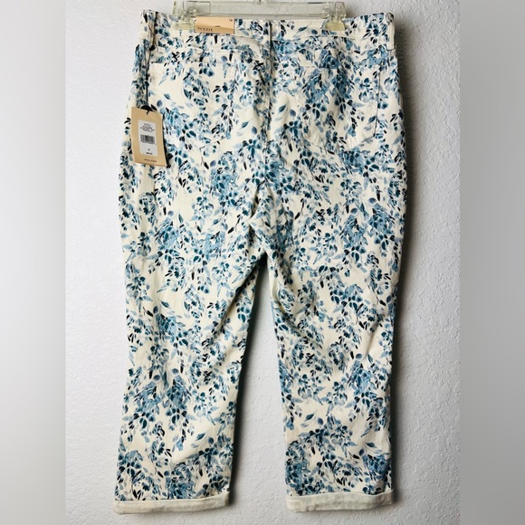 Nydj Vault Women's Chloe Capri Jeans in Frosted Willow Vanilla size 16  $89 msrp - Picture 2 of 10